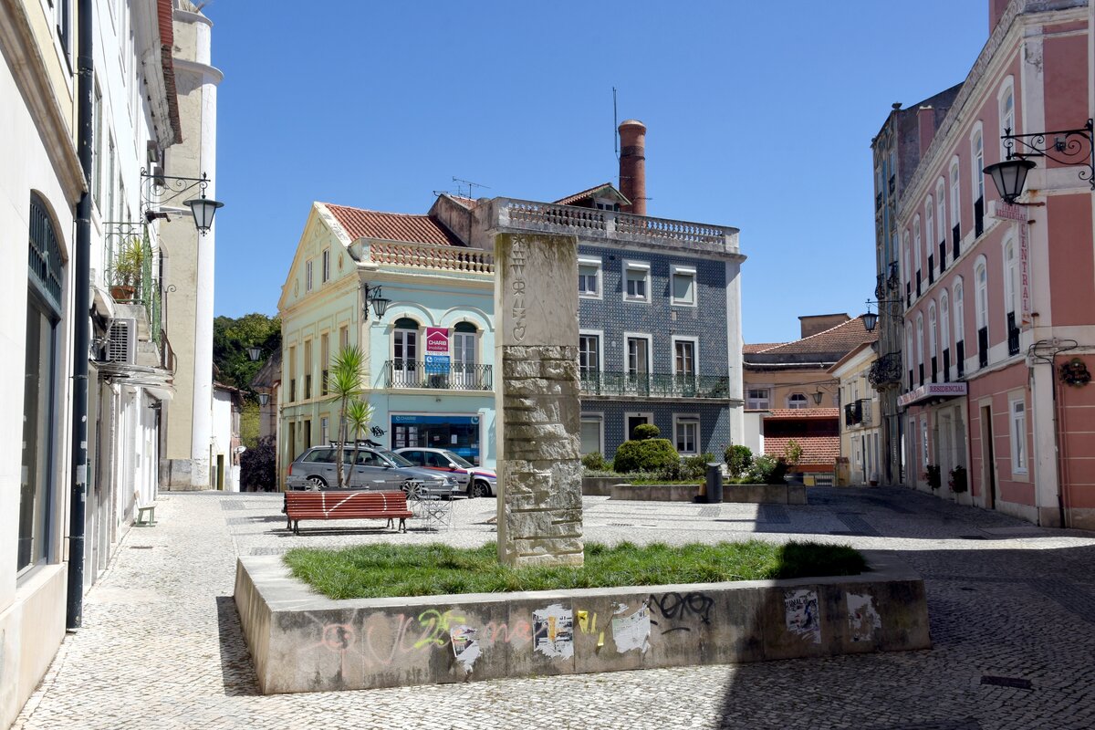 CALDAS DA RAINHA (Concelho de Caldas da Rainha), 15.08.2019, Blick auf den Largo Dr. Jos Barbosa