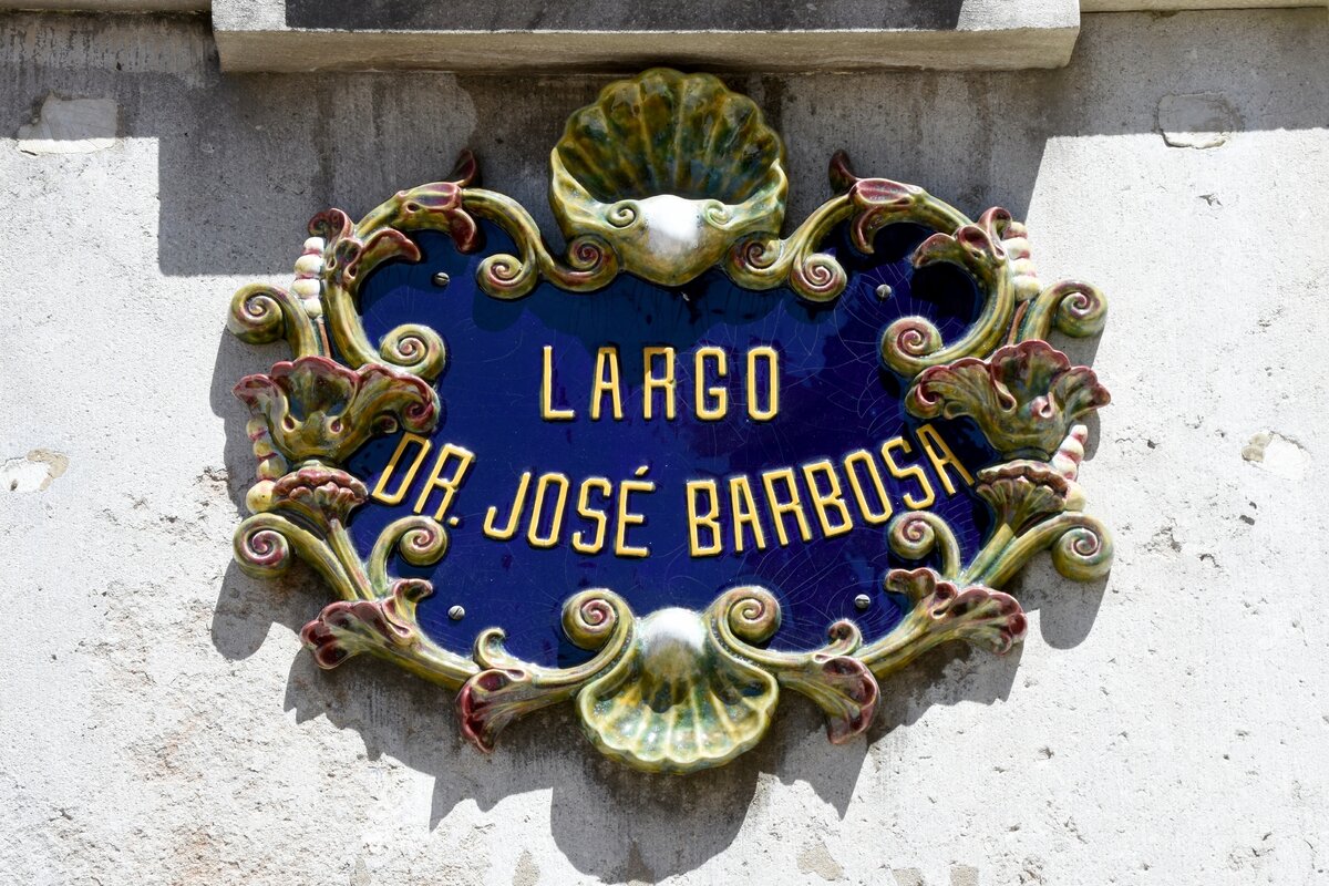 CALDAS DA RAINHA (Concelho de Caldas da Rainha), 15.08.2019, Straenschild am Largo Dr. Jos Barbosa