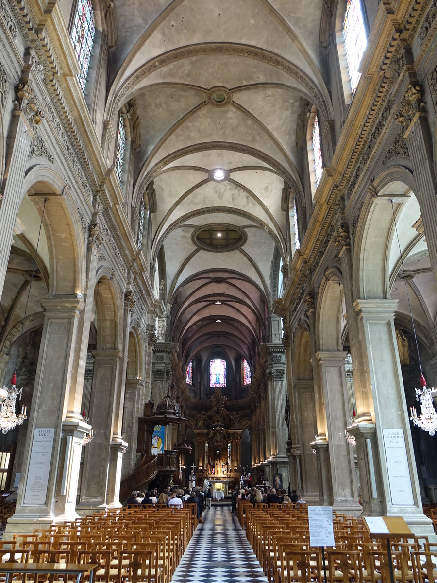 Cambrai, Mittelschiff der Kathedrale Notre Dame de Grace (15.05.2016)