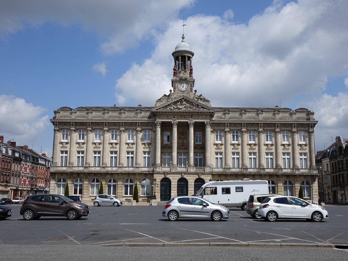 Cambrai, Rathaus aus dem 19. Jahrhundert am Place Aristide Briand (15.05.2016)