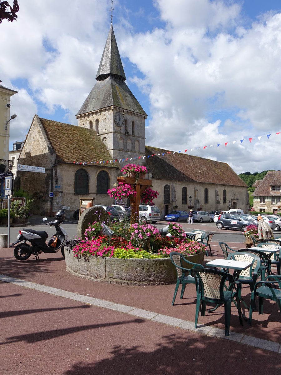 Cambremer, Saint Denis Kirche, erbaut im 11. Jahrhundert (12.07.2016)