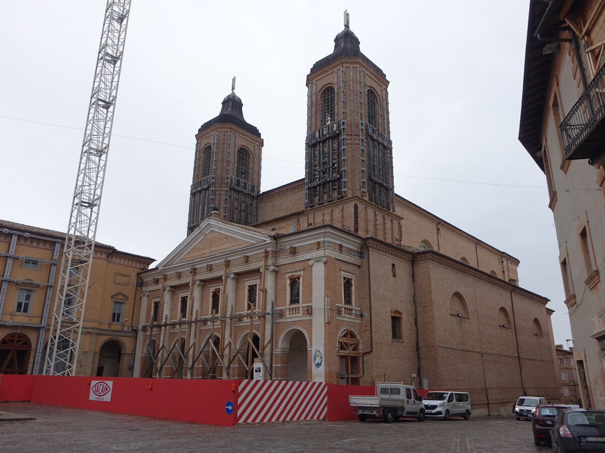 Camerino, Kathedrale Santa Maria Annunziata, erbaut im 19. Jahrhundert in neoklassischen Stil (30.03.2022)
