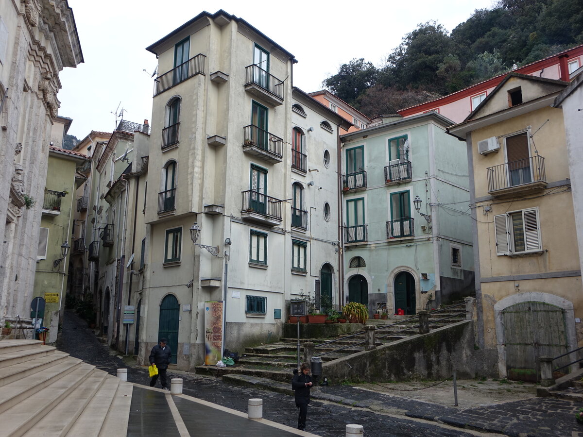 Campagna, Huser an der Piazza Duomo (27.02.2023)