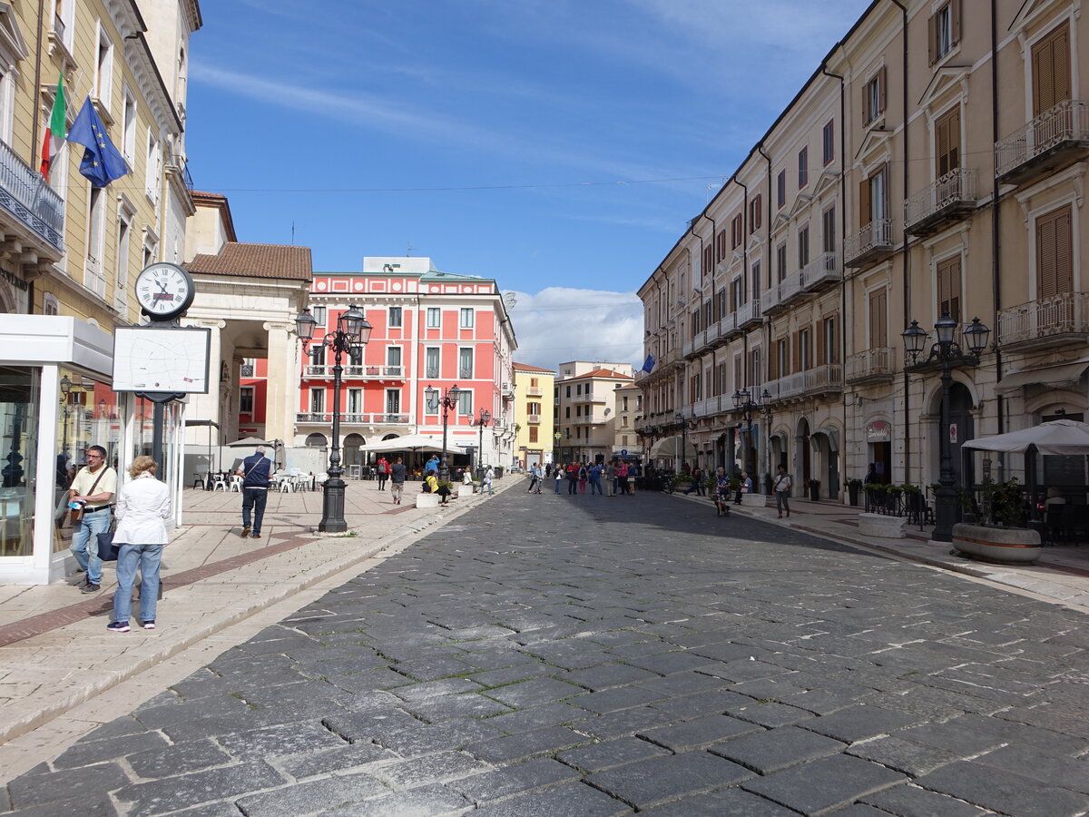 Campobasso, Huser an der Piazza Gabriele Pepe (17.09.2022)