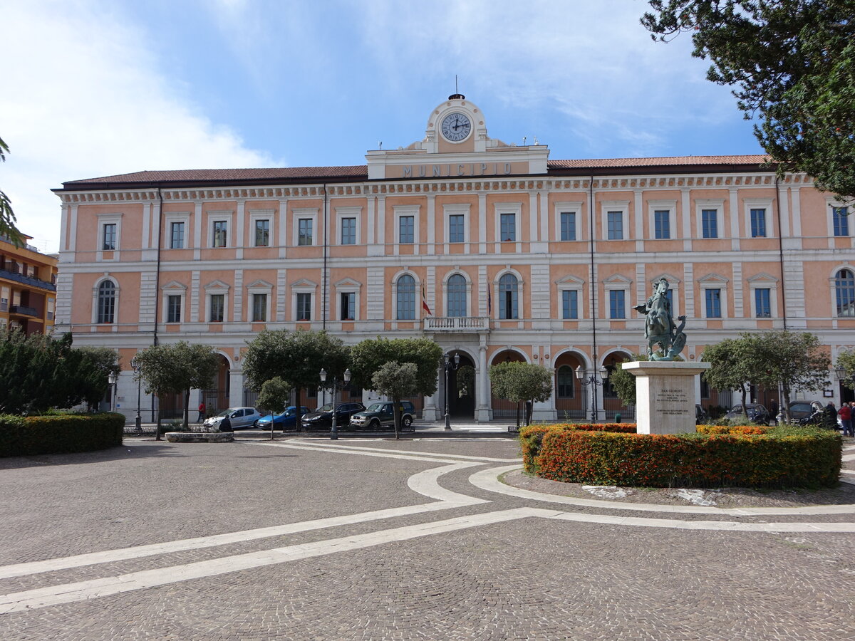 Campobasso, Palazzo Municipale an der Piazza Vittorio Emanuele II. (17.09.2022)