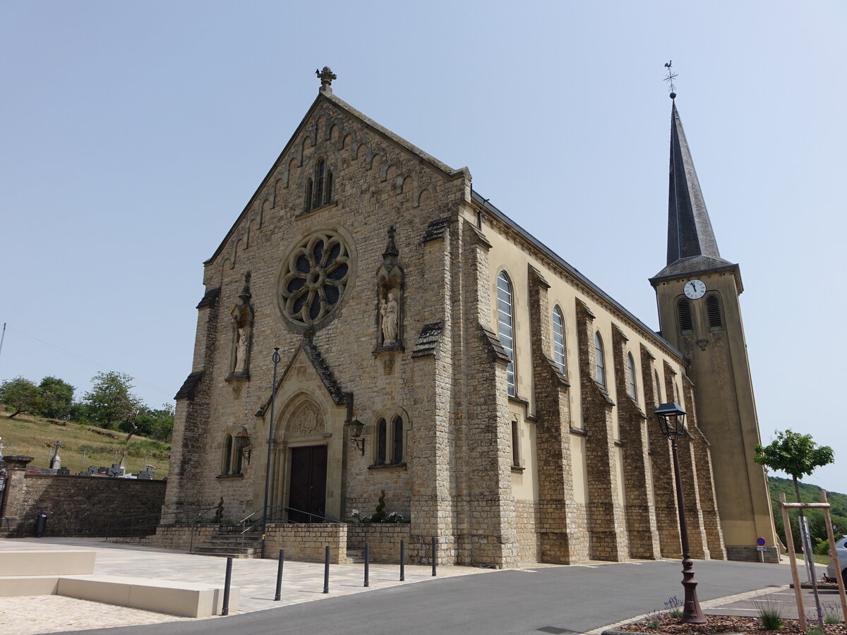 Canach, kath. Pfarrkirche Saint Michel in der Rue de Eglise (18.06.2022)