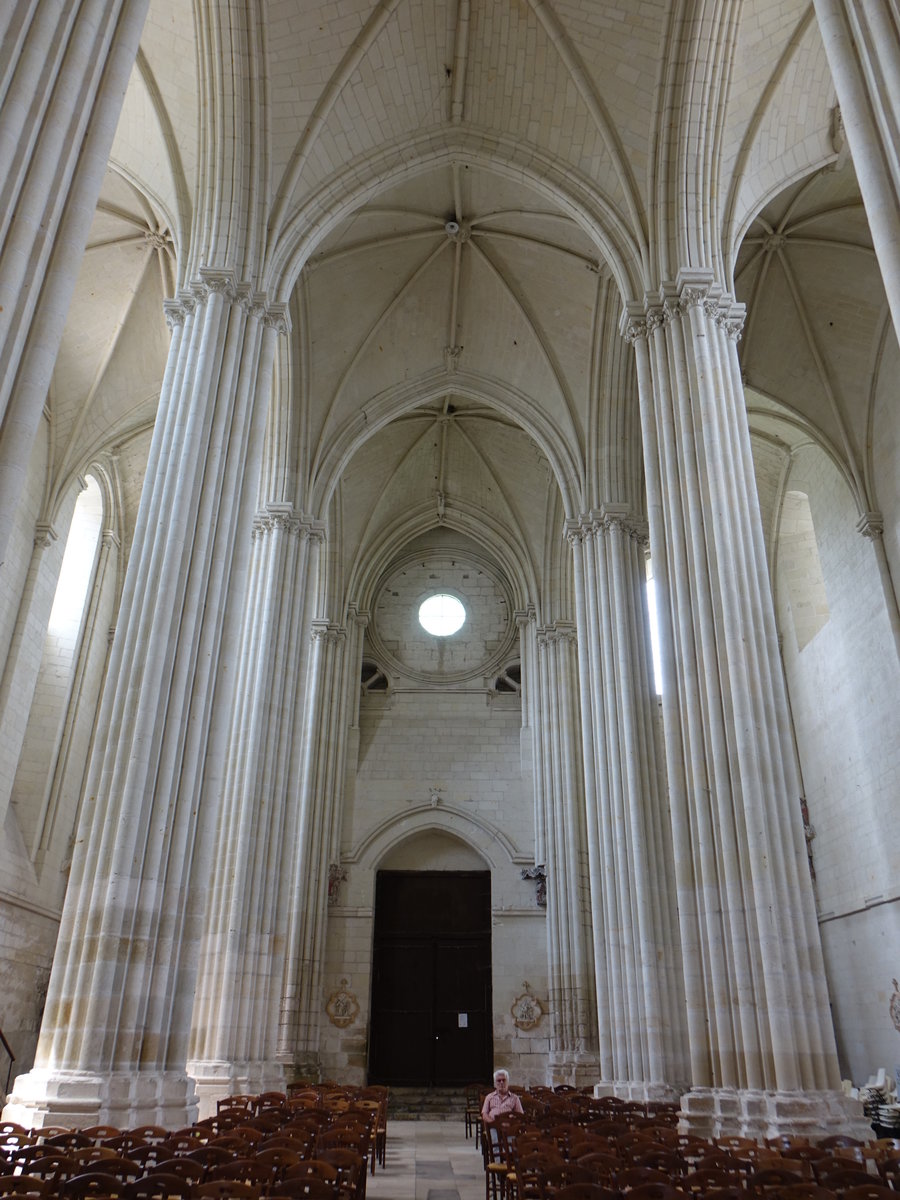 Candes Saint-Martin, Innenraum mit Rippengewlbe in der St. Martin Kirche (09.07.2017)