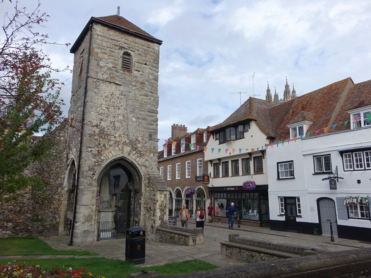 Canterbury, Pfarrkirche St. Thomas in der Burgate, erbaut von 1874 bis 1875 im neugotischen Stil (02.09.2023)