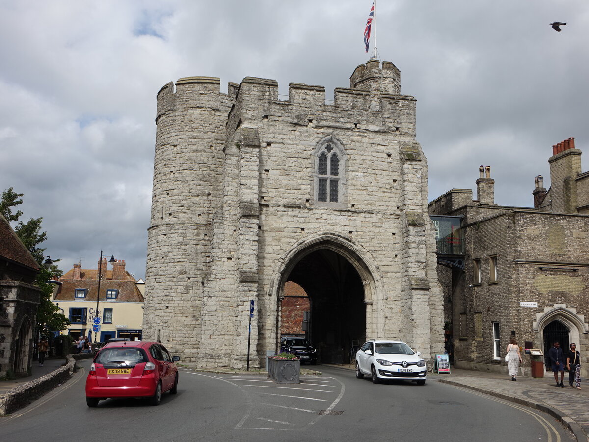 Canterbury, Westgate Tower am St. Peter Place, erbaut 1380 (02.09.2023)