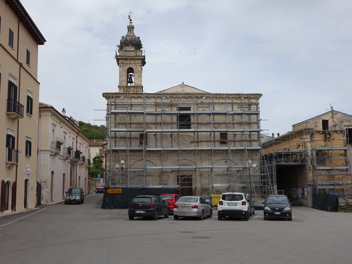 Capestrano, Pfarrkirche St. Maria della Pace an der Piazza del Mercato (26.05.2022)