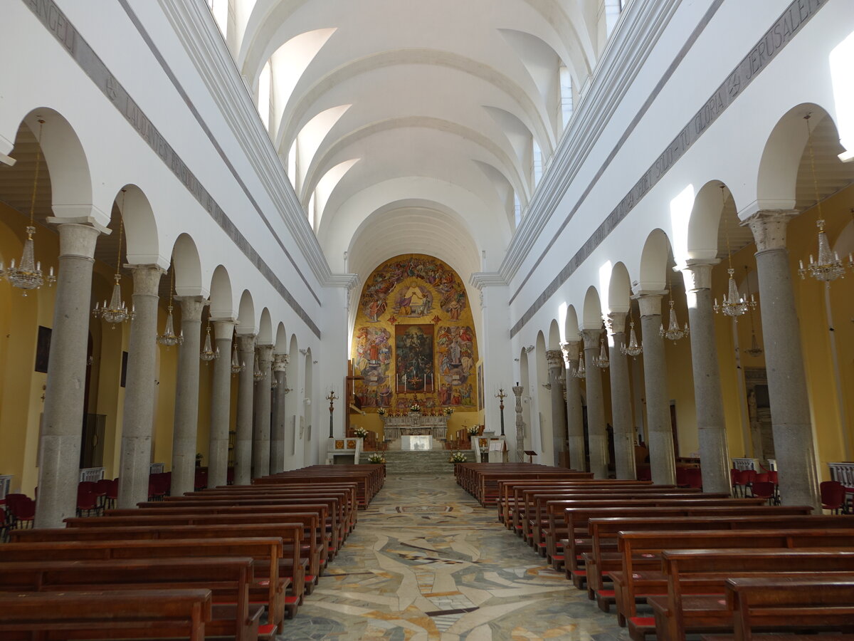 Capua, Innenraum des Doms San Stefano, Altar von 1730 (21.09.2022)