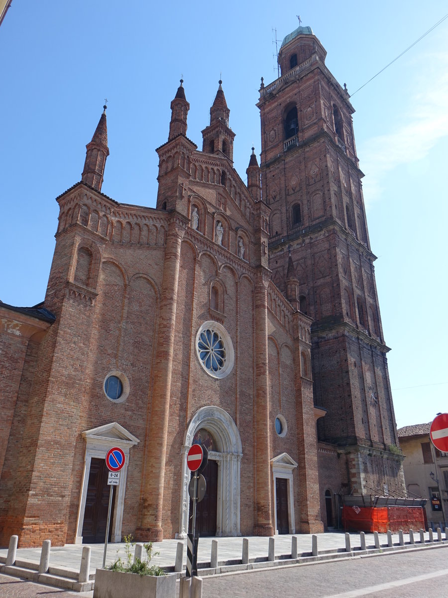 Caravaggio, gotische Kirche San Fermo, erbaut im 13. Jahrhundert (29.09.2018)