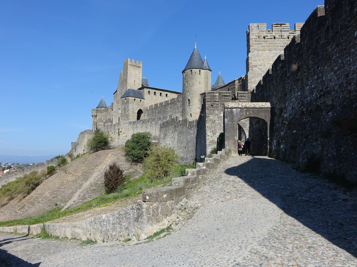 Carcassonne, Porte de Aude und Tour de Justice im Westen des Festungsanlage (29.09.2017)