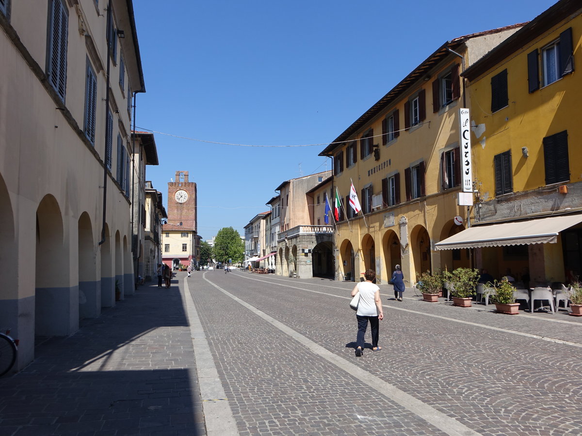 Cascina, Rathaus und Uhrturm in der Via Giacomo Matteotti (18.06.2019)