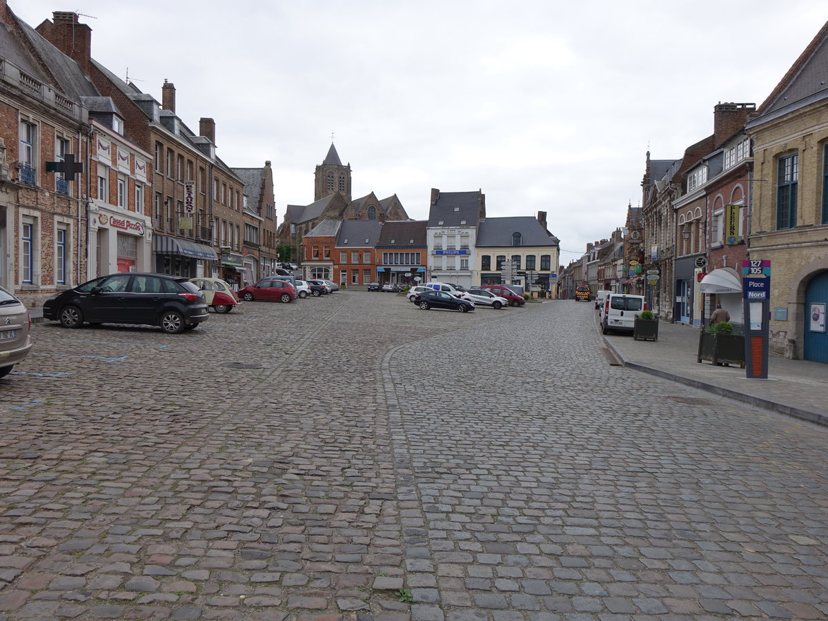 Cassel, Grand Place mit Kirche Notre Dame (14.05.2016)