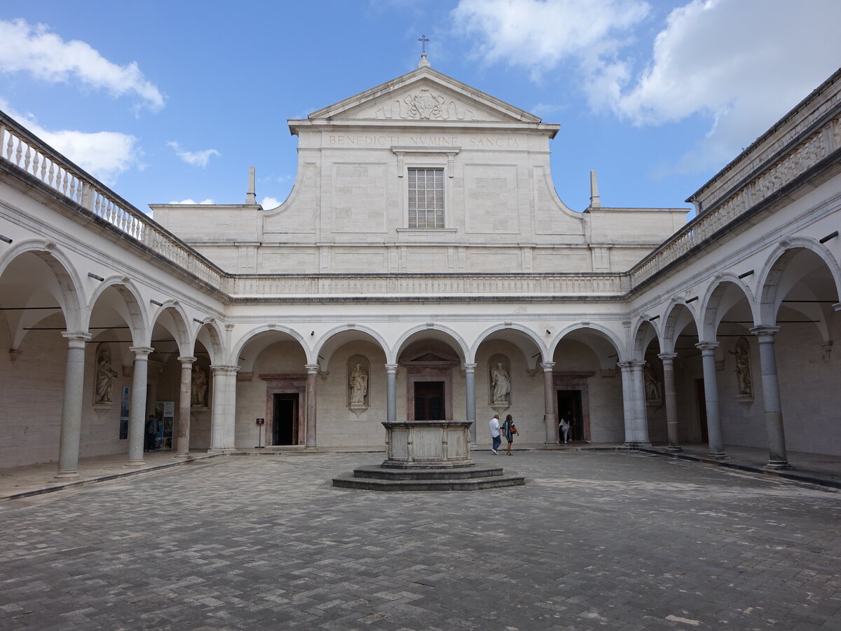 Cassino, Abtei Montecassino, erbaut im 17. Jahrhundert, Wiederaufbau nach dem zweiten Weltkrieg (17.09.2022)