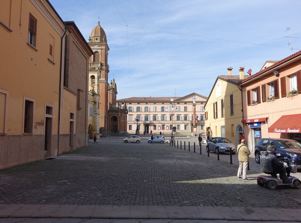 Castel San Pietro Terme, Huser an der Piazza G. Aquaderni (31.10.2017)