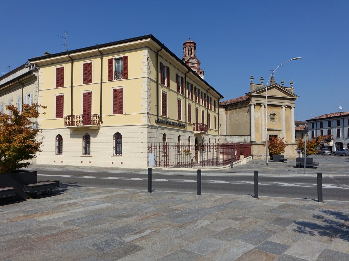 Castelleone, Banca Populare und Kirche San Giuseppe von 1692 (30.09.2018)