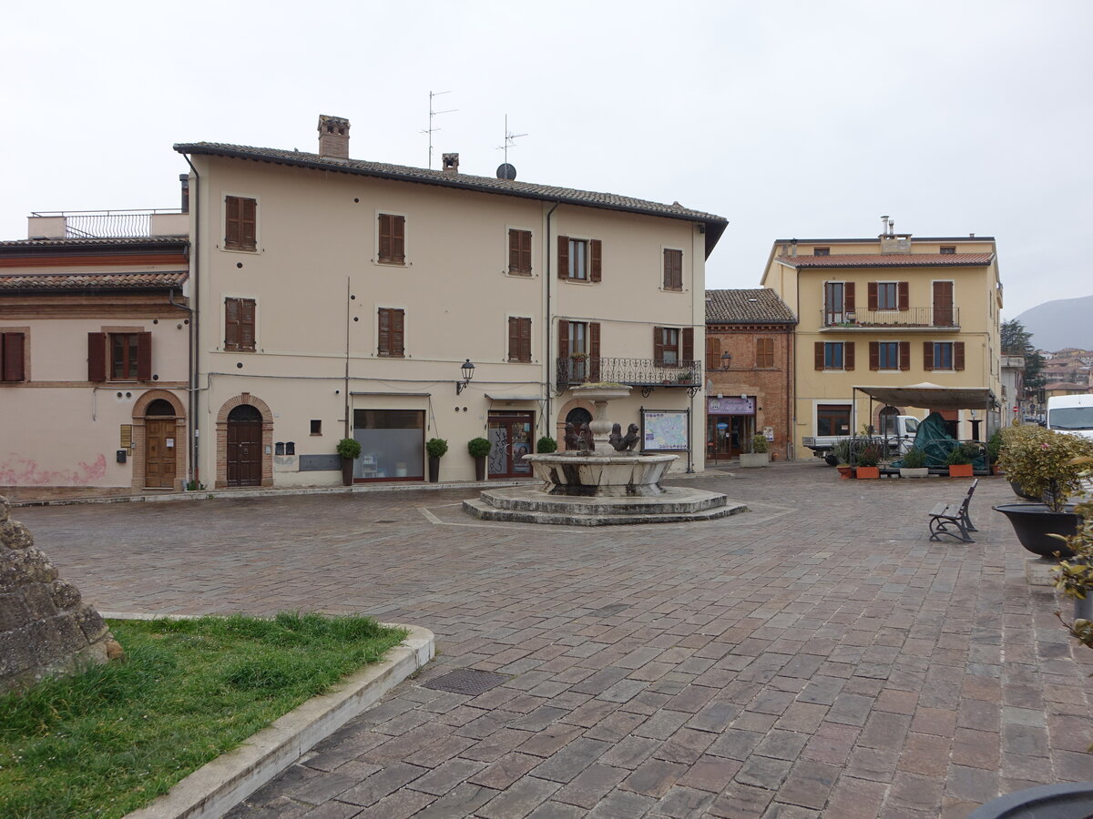 Castelraimondo, Fontana dei Leoni an der Piazza della Repubblica (30.03.2022)