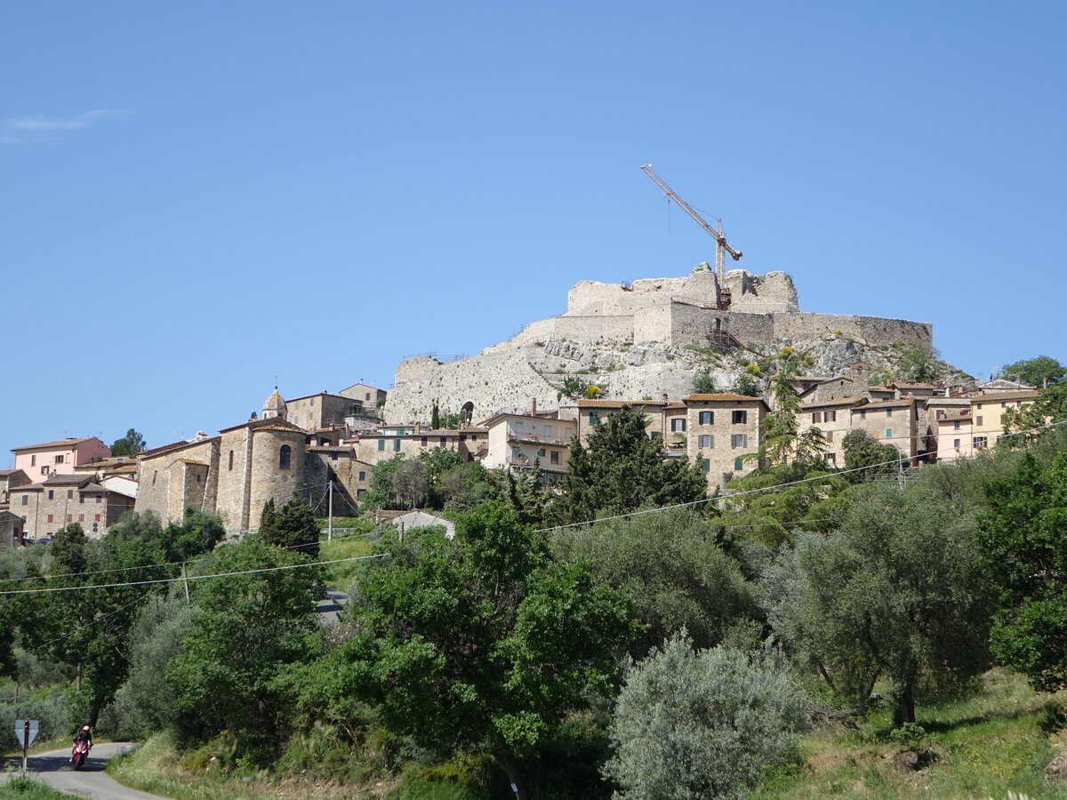 Castiglione d’Orcia, Ausblick auf das Castello und Pfarrkirche (21.05.2022)