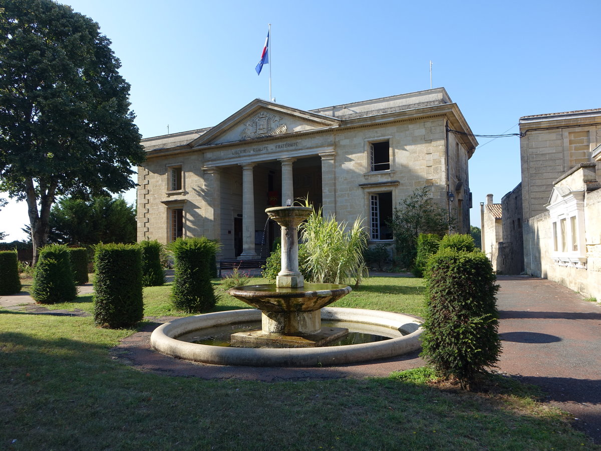 Castillon-la-Bataille, Rathaus am Place Marechal de Turenne (25.07.2018)