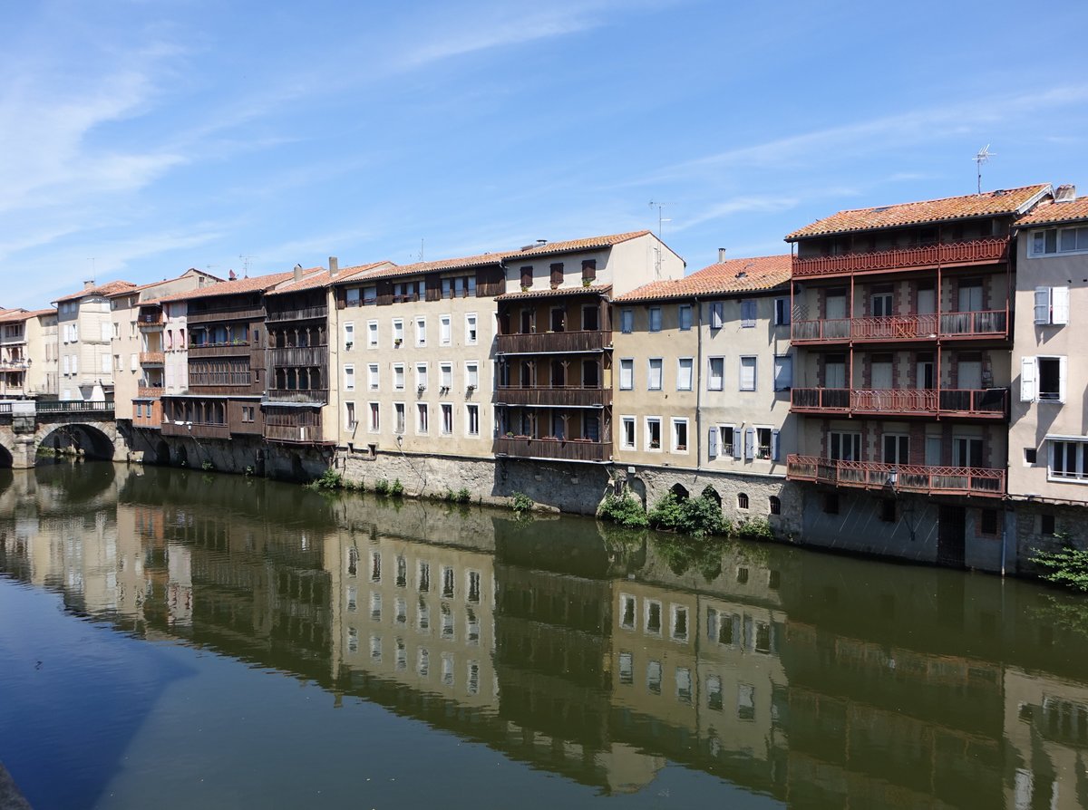 Castres, Huser am Fluss Agout zwischen der Pont Neuf und der Pont Miredames (30.07.2018)