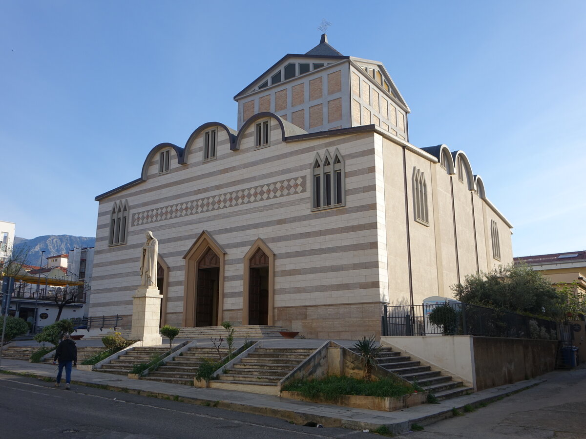 Castrovillari, Pfarrkirche Sacri Cuori in der Via Giovanni Andrea Cedraro (06.04.2024)