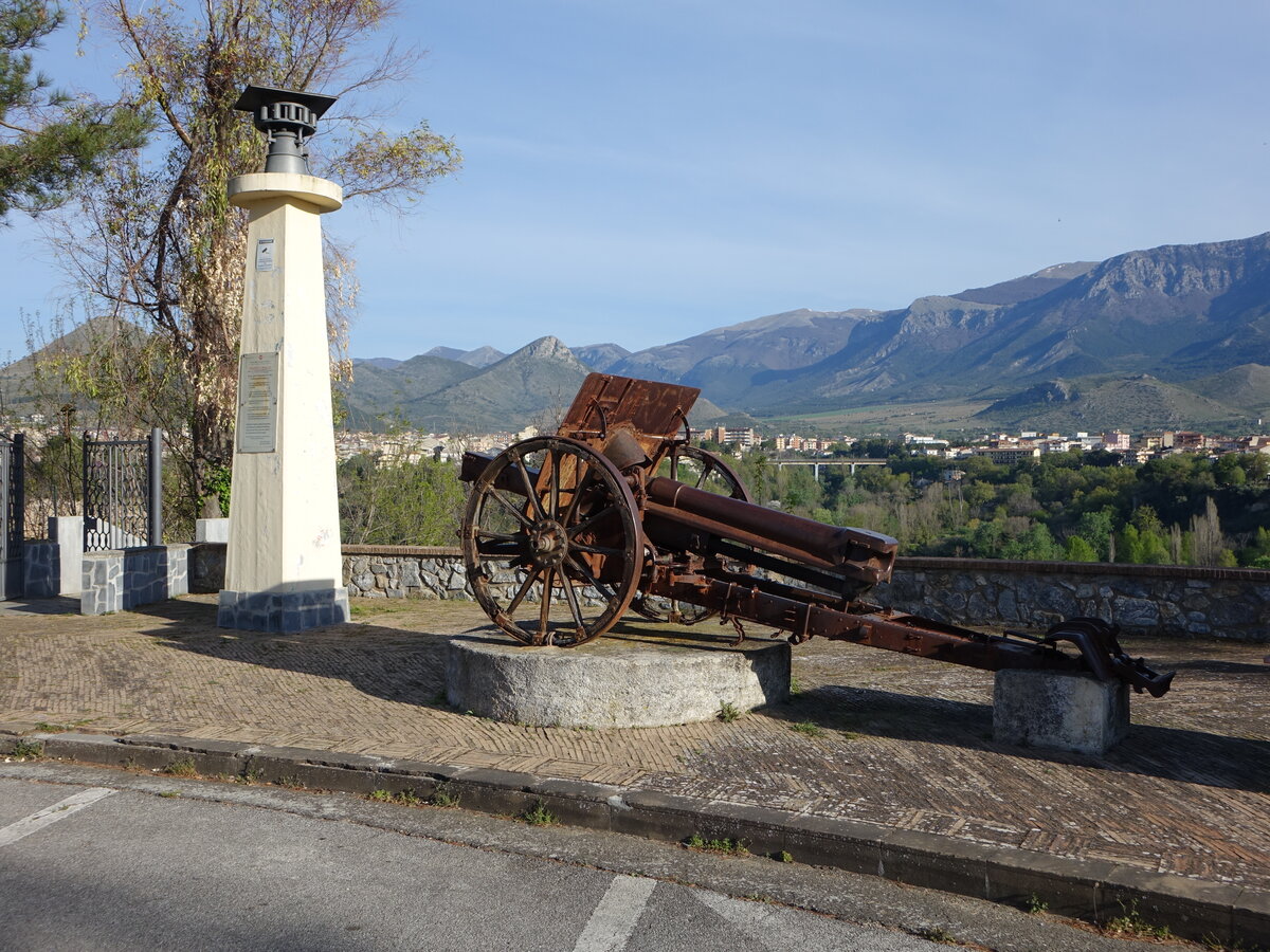Castrovillari, Weltkriegsdenkmal an der Piazzale Santa Maria del Castello (06.04.2024)