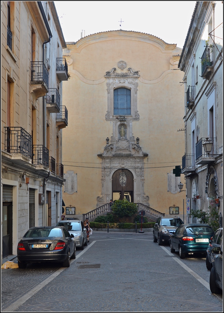 Catanzaro - Eine der vielen Kirchen in der Stadt. Sommer 2013.