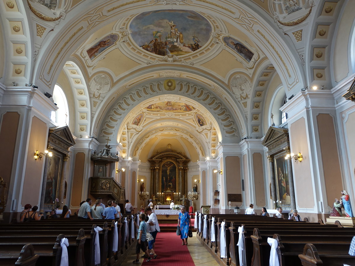 Cegled, klassizistischer Innenraum der St. Nikolaus Kirche, Hochaltar von Lorinc Dunaizky (25.08.2019)