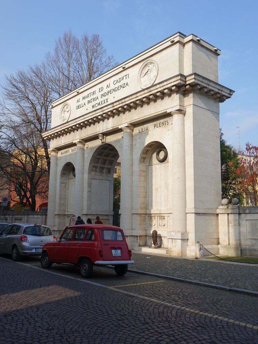 Cento, Monumento al Caduti in der Via Giacomo Matteotti (30.10.2017)