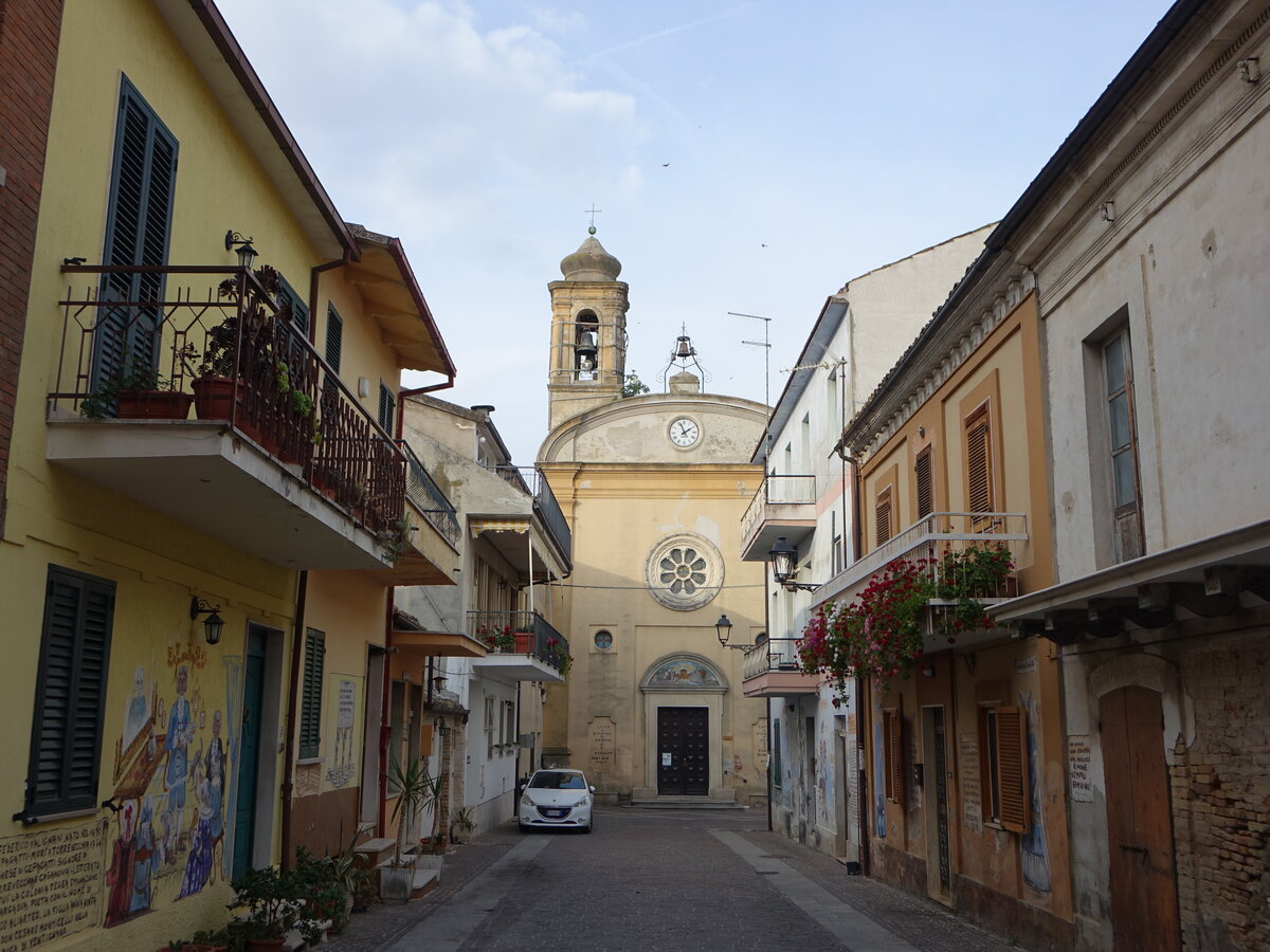 Cepagatti, Pfarrkirche Santa Lucia, erbaut im 17. Jahrhundert (26.05.2022)