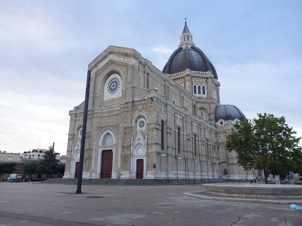 Cerignola, neugotischer Dom San Pietro Apostolo, erbaut ab 1873 (27.09.2022)