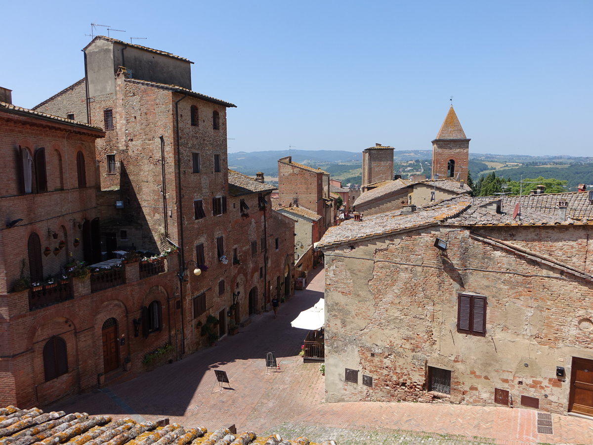 Certaldo, Ausblick vom Palazzo Pretorio auf die Via Giovanni Boccaccio (17.06.2019)