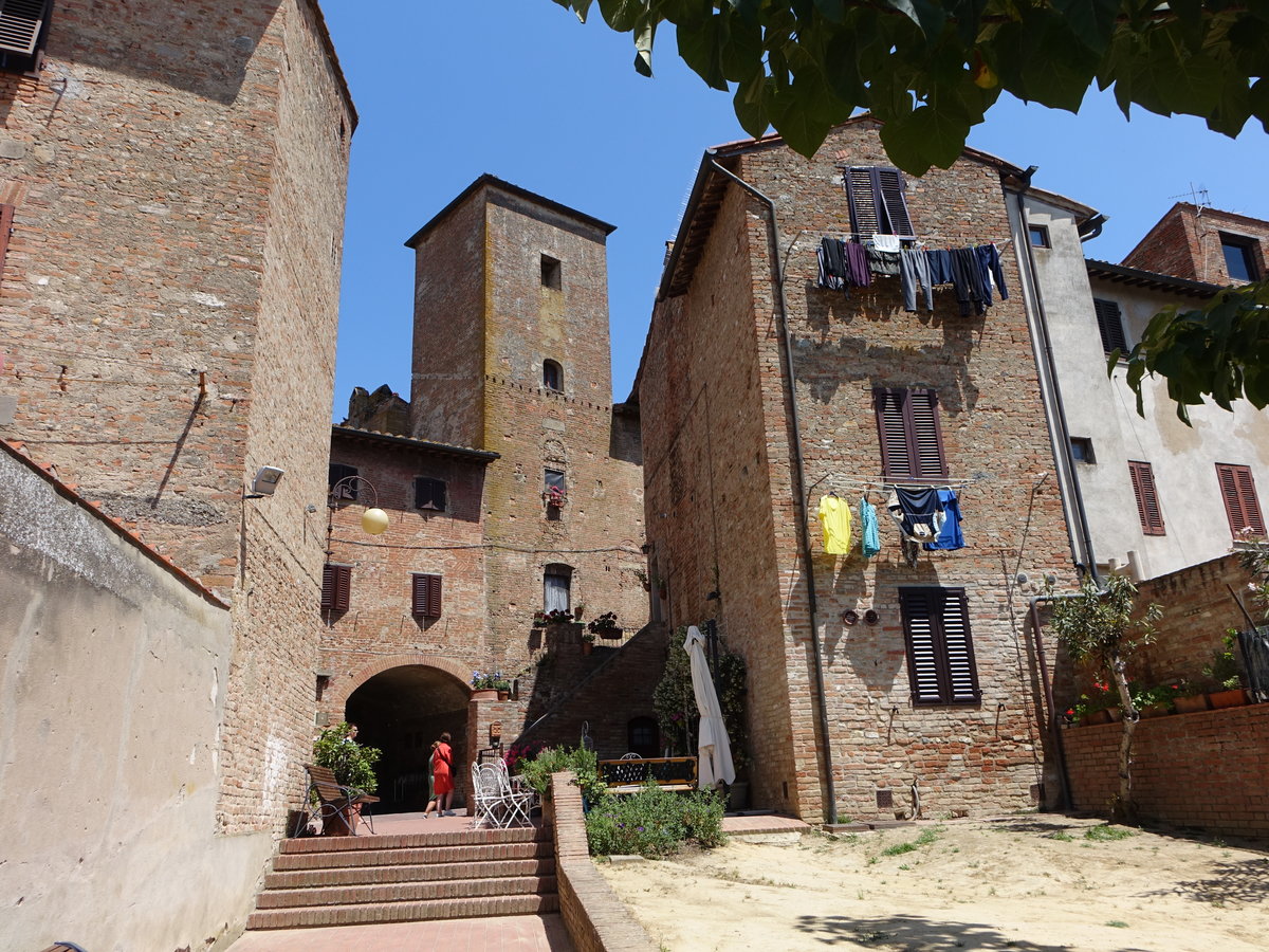 Certaldo, historischer Palazzo in der Via Rivellino (17.06.2019)