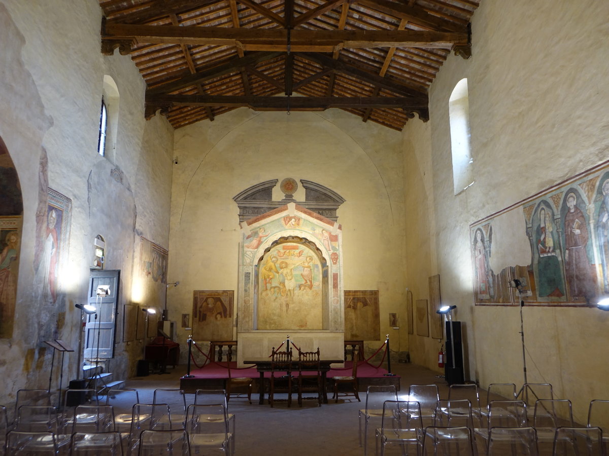 Certaldo, Innenraum der Chiesa dei Santi Tommaso e Prospero, erbaut im 13. Jahrhundert (17.06.2019)