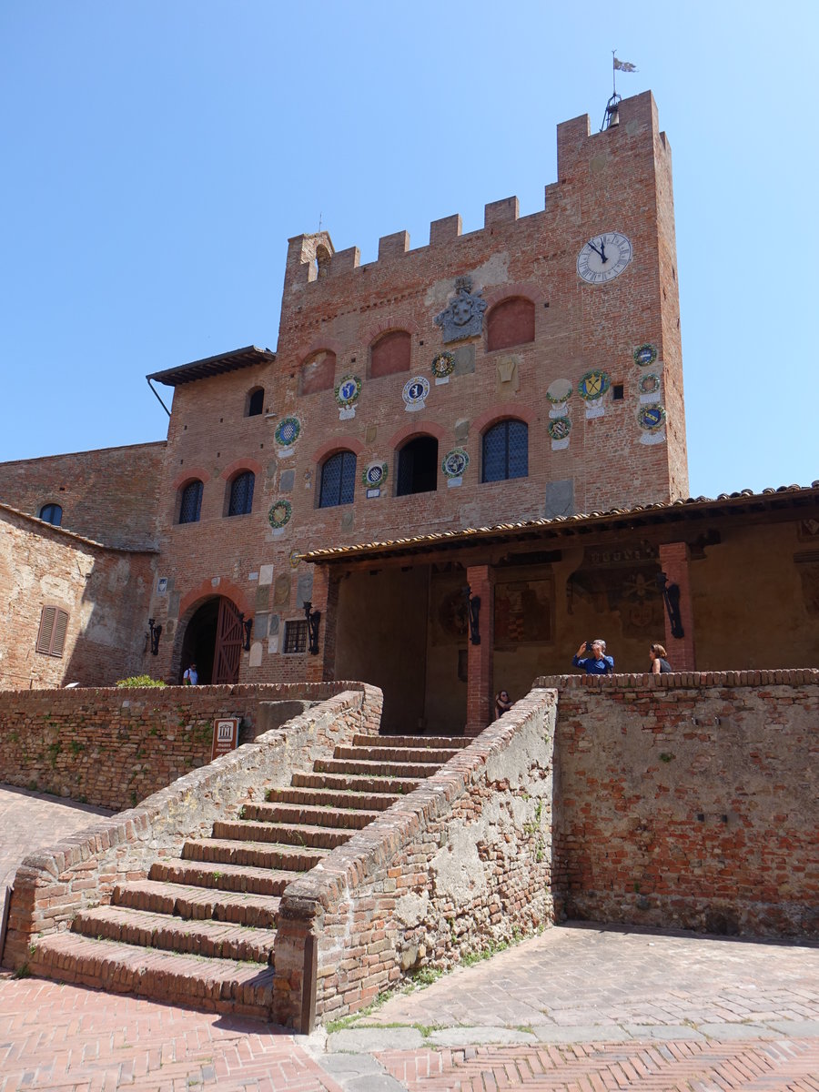 Certaldo, Palazzo Pretorio, erbaut im 12. Jahrhundert durch die Grafen von Alberti (17.06.2019)