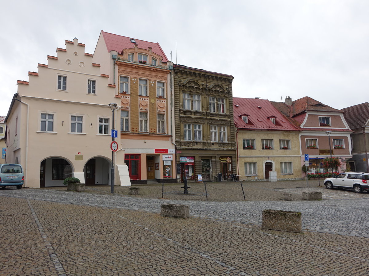 Ceska Kamenice / Bhmisch Kamnitz, Gebude am Namesti Miru (27.09.2019)