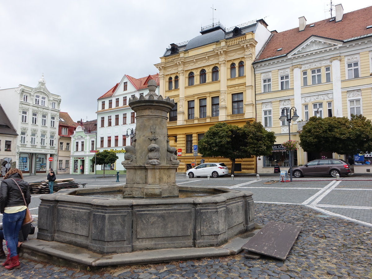 Ceska Lipa / Bhmisch Leipa, Stadtbrunnen am Hauptplatz T. G. Masaryka (27.09.2019)