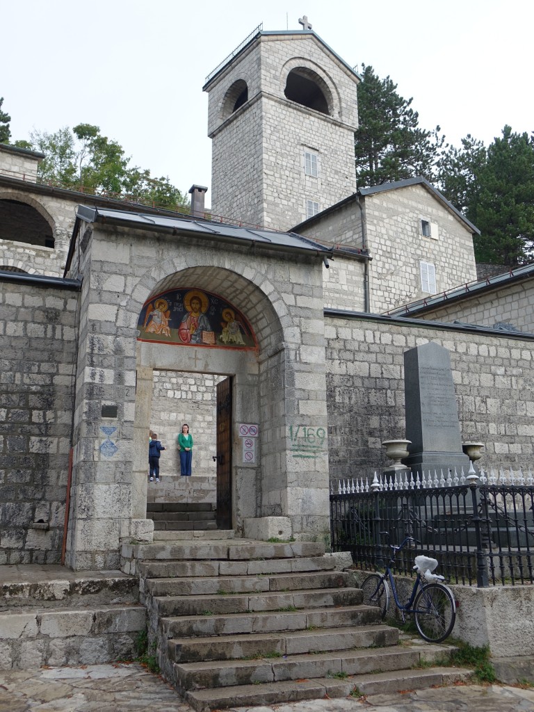 Cetinje, Cetinjski Kloster, gegrndet 1484 durch Ivan Crnojević, heutiger Bau von 1927 (20.09.2015) 