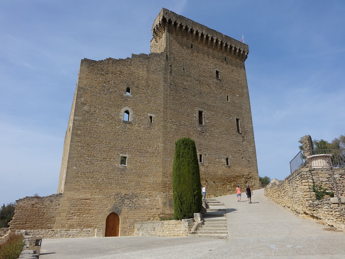 Châteauneuf-du-Pape, Schloss aus dem 14. Jahrhundert, ehem. Sommerresidenz der Päpste von Avignon (22.09.2017)
