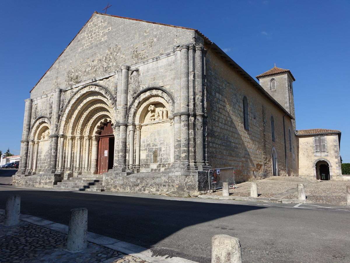 Chalais, Kirche Saint-Martial, romanische Fassade, Langschiff von 1629 (23.07.2018)