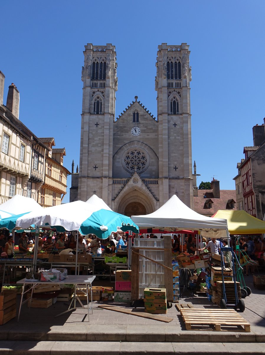 Chalon-sur-Saone, Kathedrale St. Vincent mit neoklassizistischen Fassade aus dem 19. Jahrhundert (16.07.2017)