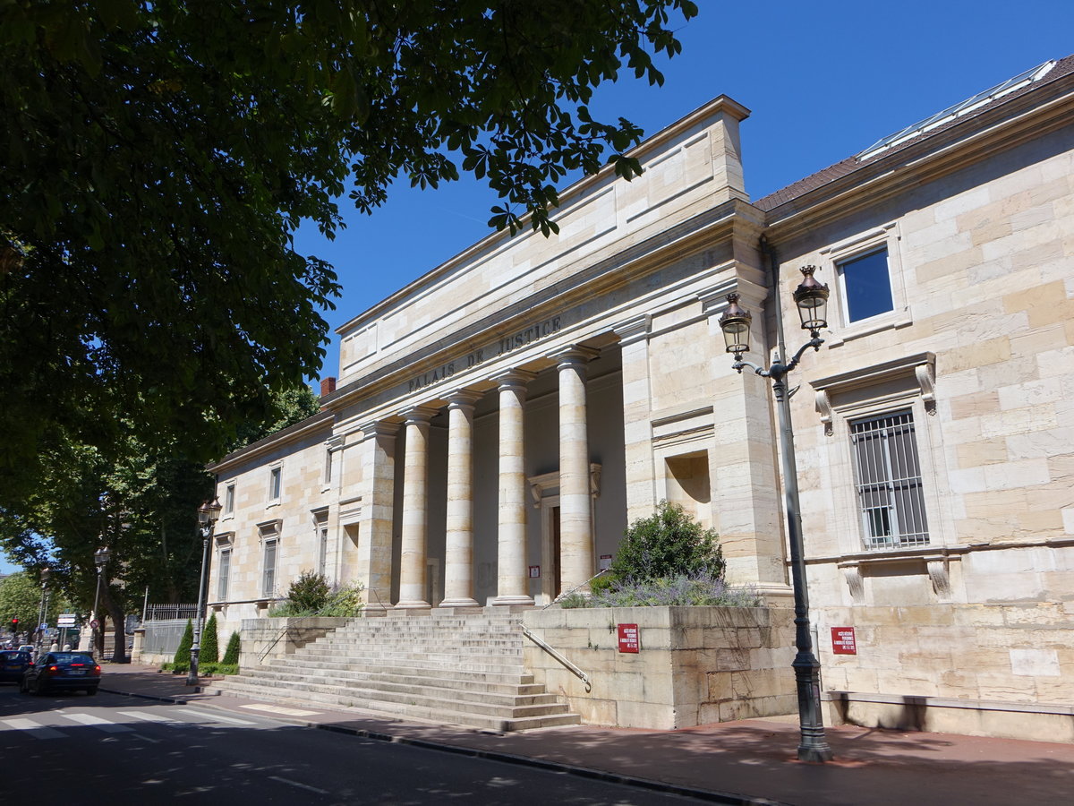 Chalon-sur-Saone, Palais de Justice in der  Rue Emiland Menand (16.07.2017)