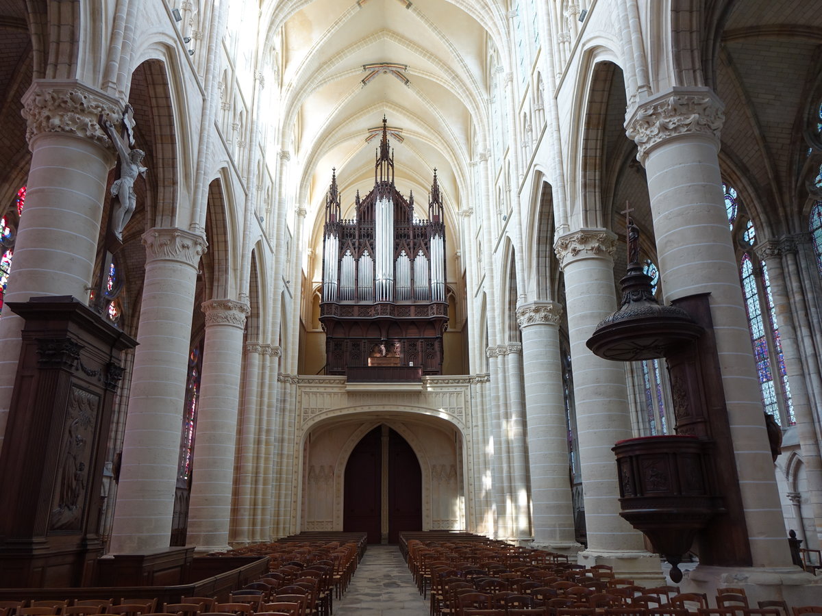 Chalons-en-Champagne, Innenraum der Kathedrale St. Etienne, Orgel erbaut 1848 durch Orgelbauer John Abbey (09.07.2016)