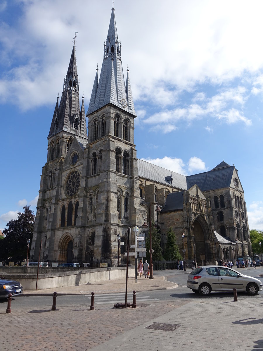 Chalons-en-Champagne, Kirche Notre-Dame-en-Vaux, erbaut ab 1157, Kirchtrme erbaut im 13. Jahrhundert (09.07.2016)