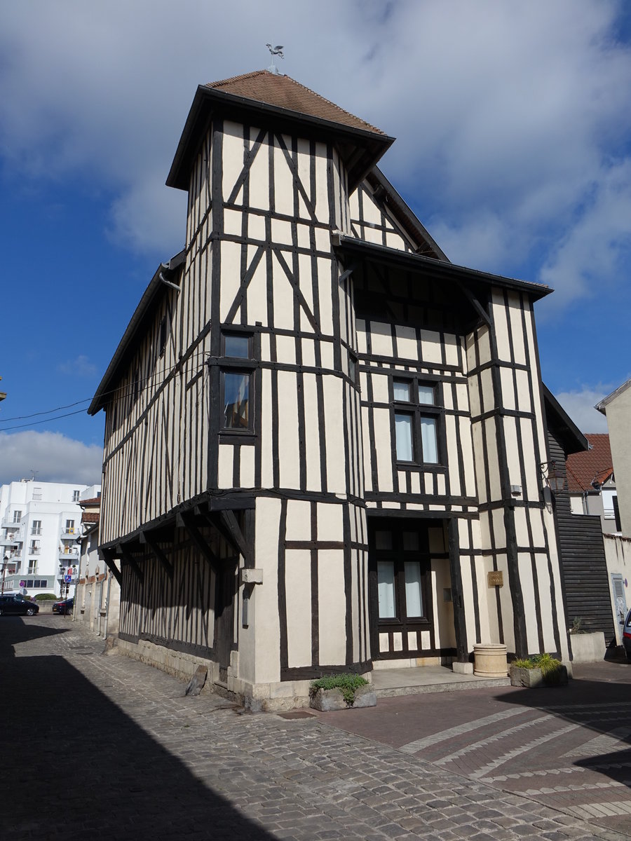Chalons-en-Champagne, Maison Clemangis, erbaut Ende des 15. Jahrhundert (09.07.2016)