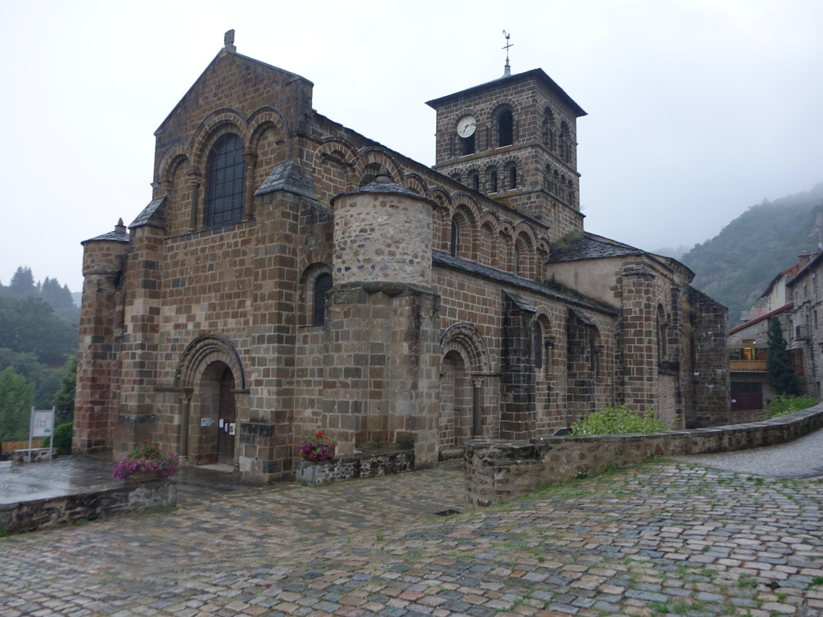 Chamalieres-sur-Loire, romanische Abteikirche St. Gilles, erbaut im 12. Jahrhundert (21.07.2018)