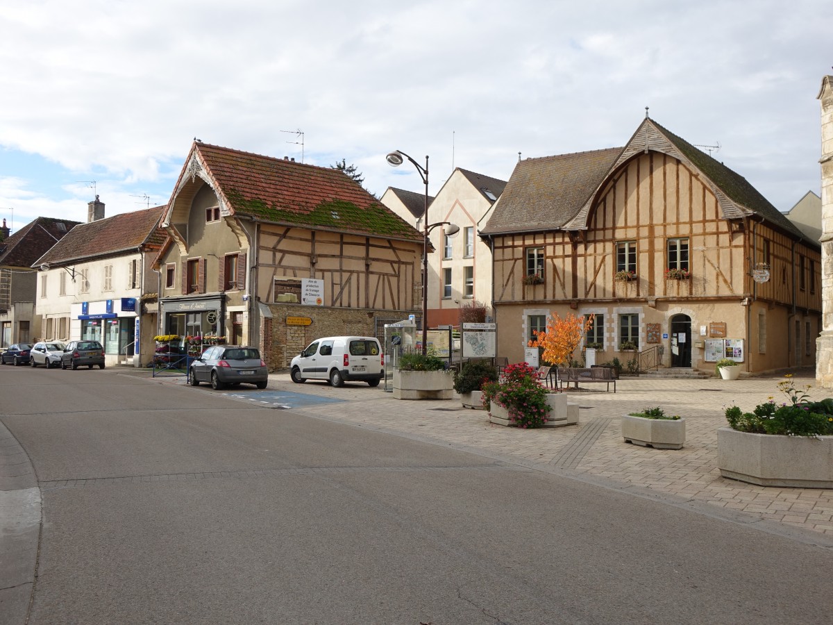 Chaource, Place de Eglise (27.10.2015)