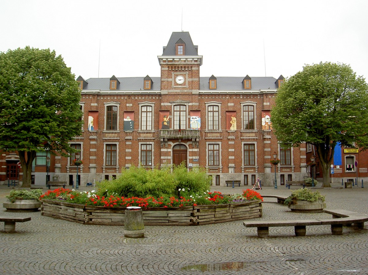 Chapelle-lez-Herlaimont, Rathaus am Place de Hotel de Ville (29.06.2014)